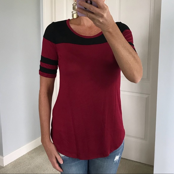 ♥️1 SIZE SMALL♥️Wine & Black Baseball Style Top - Picture 2 of 4